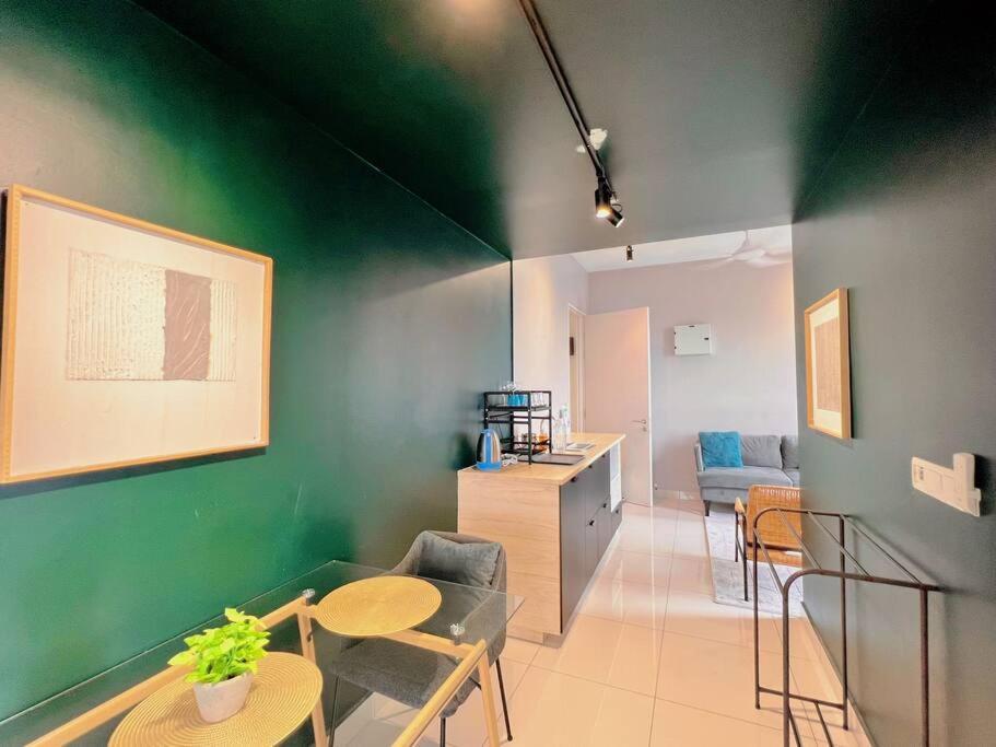 Studio Staycation D'Sara @ Linked Mrt, Near Thomson Hospital & Sungai Buloh Hospital Esterno foto